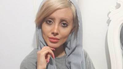 Иранскую блогершу, скопировавшую Анжелину Джоли, выпустили из тюрьмы