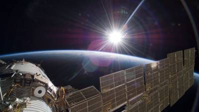 Экипаж МКС ищет место утечки воздуха в российском модуле