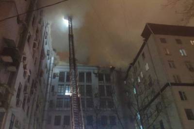 Пожарные потушили возгорание в здании Мосгоргеотреста
