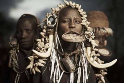Грязевые, древесные и водные люди — как живут самые загадочные племена (4 фото + видео)
