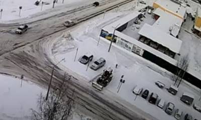 В Карелии водитель трактора во время уборки снега насмерть сбил ребенка