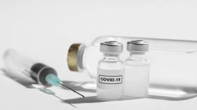 Регулятор одобрил применение вакцины от коронавируса Moderna в США