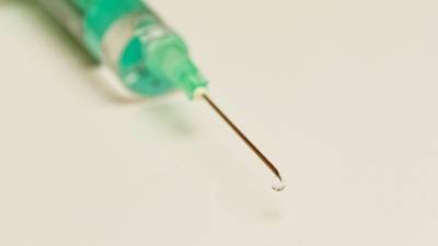 США разрешили массовое применение второй вакцины против COVID-19