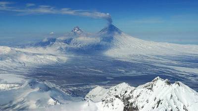 Ключевской вулкан на Камчатке выбросил столб пепла на высоту 6,5 км
