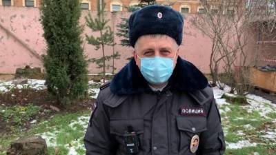 Полицейские нашли две проблемные квартиры с иностранцами на Кушелевской дороге