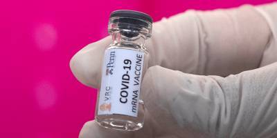 Врачи, лечащие больных коронавирусом: «Не раздумывайте дважды, вакцинируйтесь»