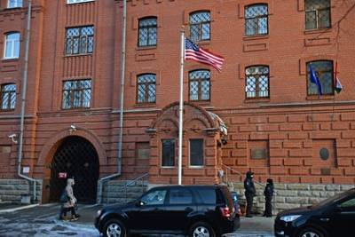 США закроют два последних консульства в России