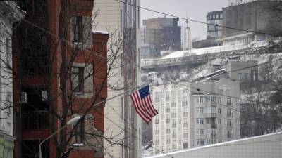 США закроет все генеральные консульства в России