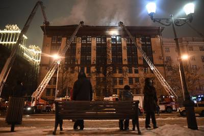 140 человек спаслись во время пожара в здании Мосгоргеотреста