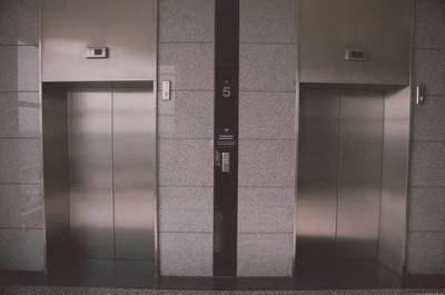 На замену старых лифтов в многоквартирных домах выделили 750 млн рублей