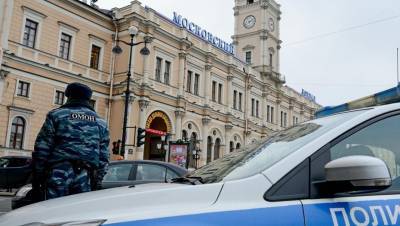 Транспортных полицейских заподозрили в крышевании торговца у Московского вокзала
