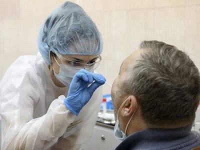 За сутки от коронавируса умерли почти 600 россиян