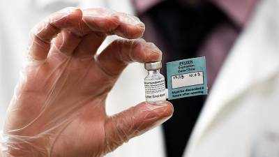 Медрегулятор США начал изучение случаев аллергии на вакцину Pfizer