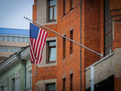 Американское посольство прокомментировало закрытие двух консульств в России