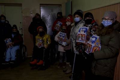 Семья Виктора Медведчука и Оксаны Марченко передала 6 тысяч подарков для детей в учебные заведения и монастыри