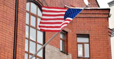 Власти США закрывают последние два консульства в России