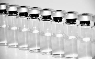 Вторая вакцина от коронавируса получила одобрение от властей США