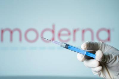 FDA разрешило использование вакцины Moderna