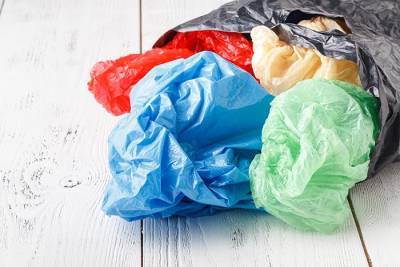 Запрет использования пластиковых пакетов вступит в силу с 2022 года