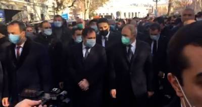 Шествие Пашиняна и его сторонников по центру Еревана - видео