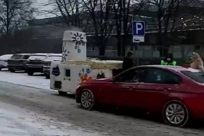 В Москве BMW врезалась в печку Емели