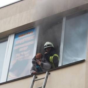 В Хмельницком горел торговый центр: людей эвакуировали через окна. Фото. Видео