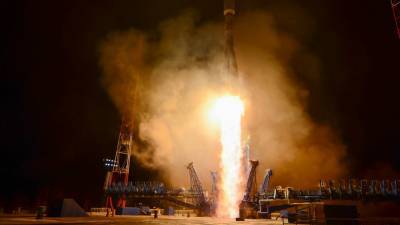Эффектные кадры падения фрагментов ракеты "Союз-2.1б" попали в Сеть