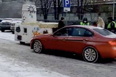 На юго-западе Москвы BMW столкнулся с русской печью