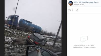 Автомобиль вылетел с дороги на Пулковском шоссе