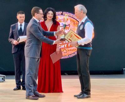 Прославленный одесский учитель получил награду года за видеоуроки физики (фото)
