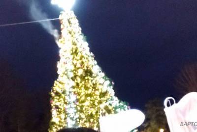 В Трускавце новогодняя елка загорелась во время открытия