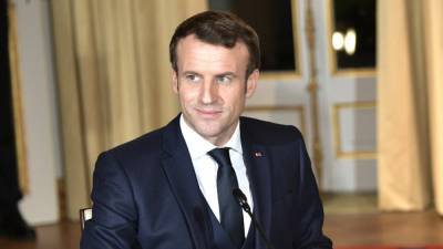 Зараженный коронавирусом президент Франции находится в стабильном состоянии