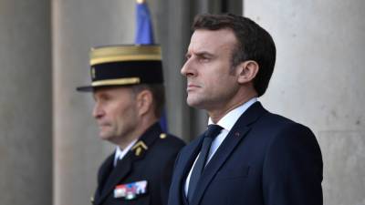 Зараженный коронавирусом президент Франции продолжает работать