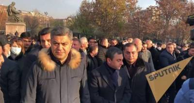 Оппозиция проводит в Ереване шествие в память о павших в Карабахе – видео
