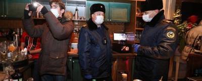 В Москве ОМОН вскрыл работавший по ночам около правительства бар