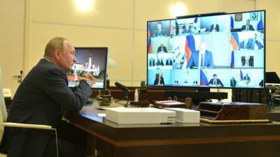 Песков не смог выделить самый сложный день работы Путина в уходящем году