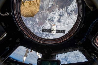 На МКС из-за утечки воздуха начали использовать резервы газа: "Роскосмос " анонсировал отправку кислорода на станцию