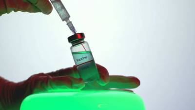 В Центре им. Чумакова третью российскую вакцину против коронавируса могут назвать “Чувак”