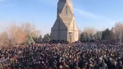 В Ереване проходит траурный марш в память по погибшим в Нагорном Карабахе