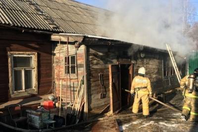 Жилой дом и баня сгорели в Псковской области