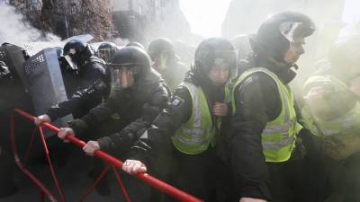 В Киеве полиция избила противников карантина