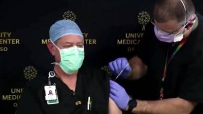 Вакцинаторов медперсонала в Техасе обвинили в постановке