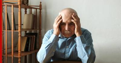 Симптомом болезни Альцгеймера назвали путаницу с оплатой счетов