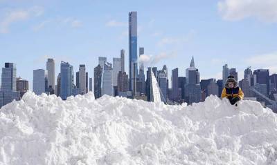 В США борются с последствиями снежного шторма