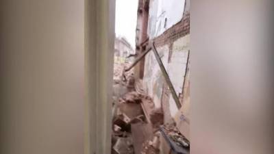 Работница офиса в центре Петербурга показала, как проходят работы по сносу здания