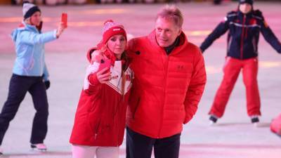 Супруга Пескова поблагодарила Путина за "золотого" мужа