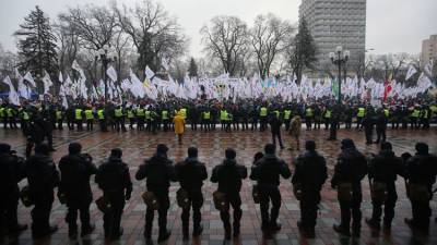 Порядка 70 человек пострадали при разгоне митинга в центре Киева