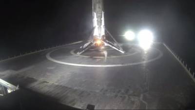 Первая ступень ракеты Falcon 9 совершила успешную посадку