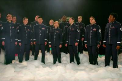 Военный оркестр США "Щедриком" поздравил украинцев с зимними праздниками. Видео