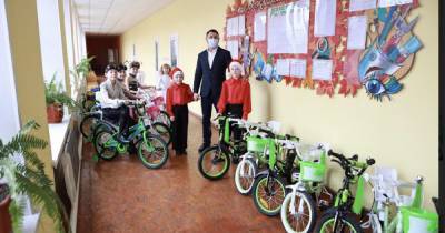 Нардеп Андрей Стрихарский подарил детям велосипеды ко Дню Св. Николая